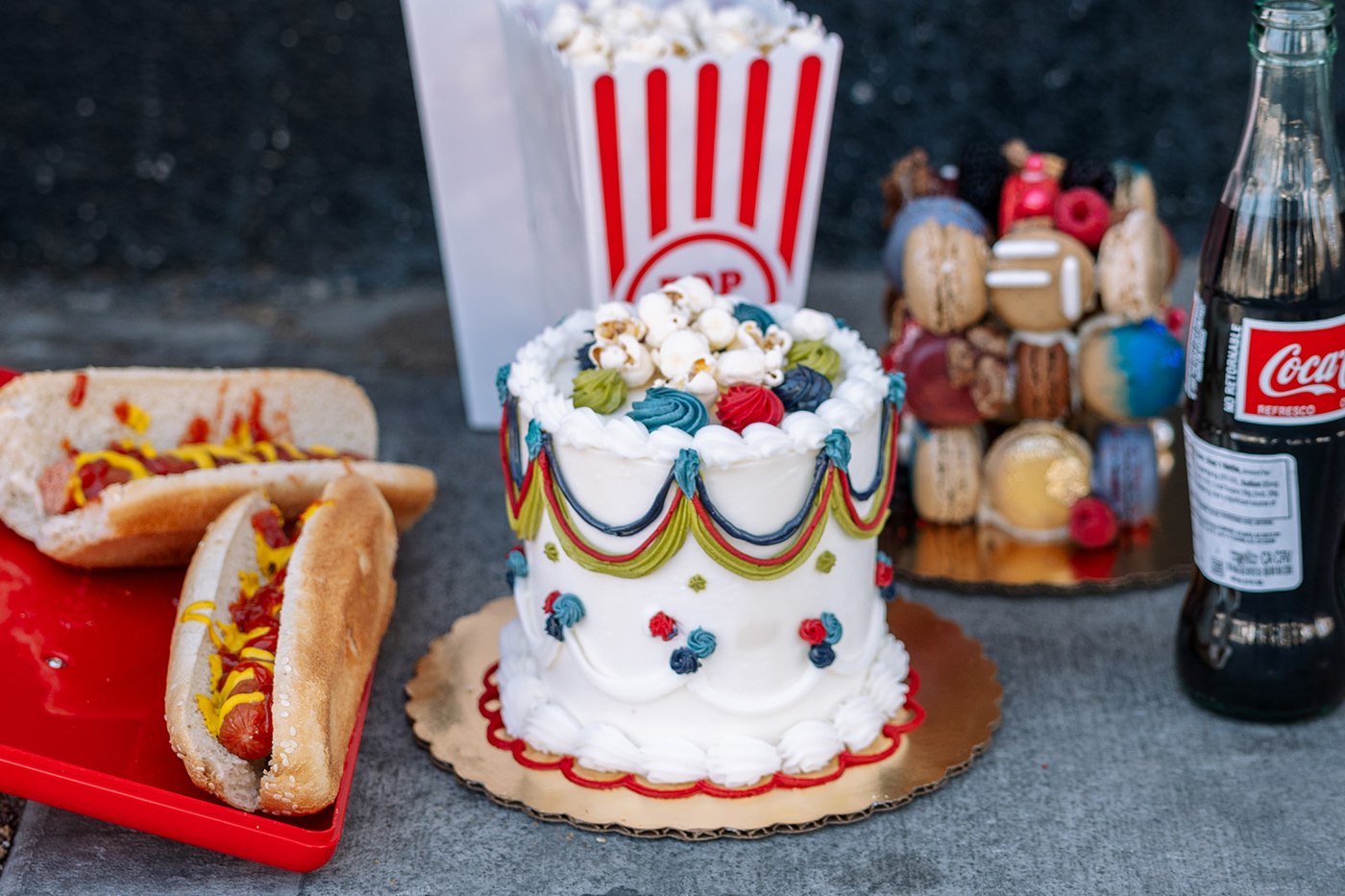 Popcorn cake, hot dogs and Coca-Cola details — Las Vegas